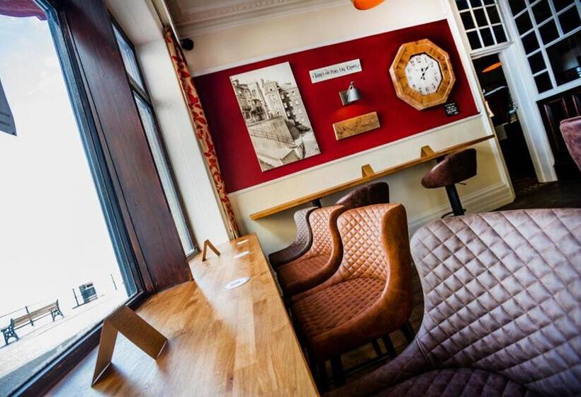 Отель The Red Lion