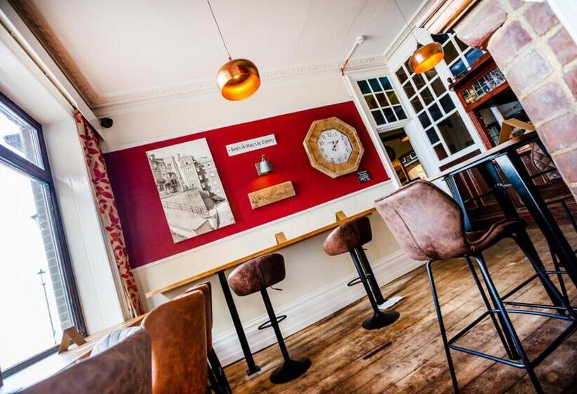 Отель The Red Lion