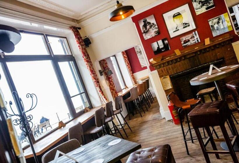 Отель The Red Lion