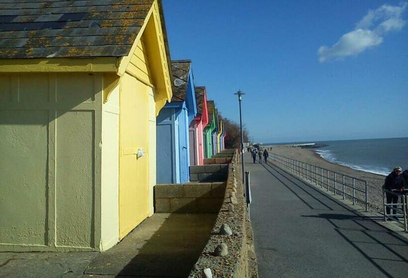 Отель The Royal Norfolk