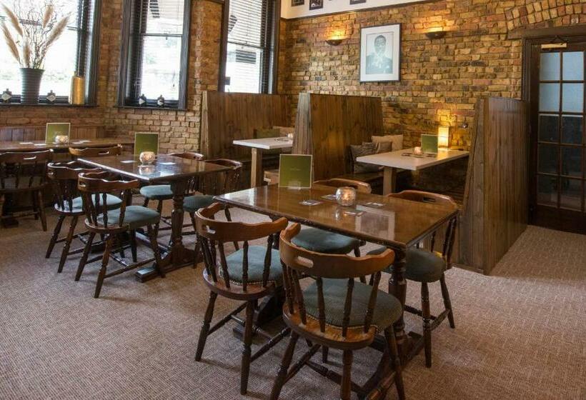 Отель The Royal Norfolk