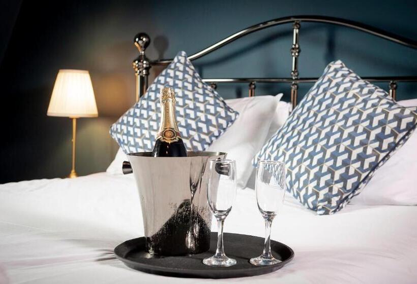 Отель The Victoria