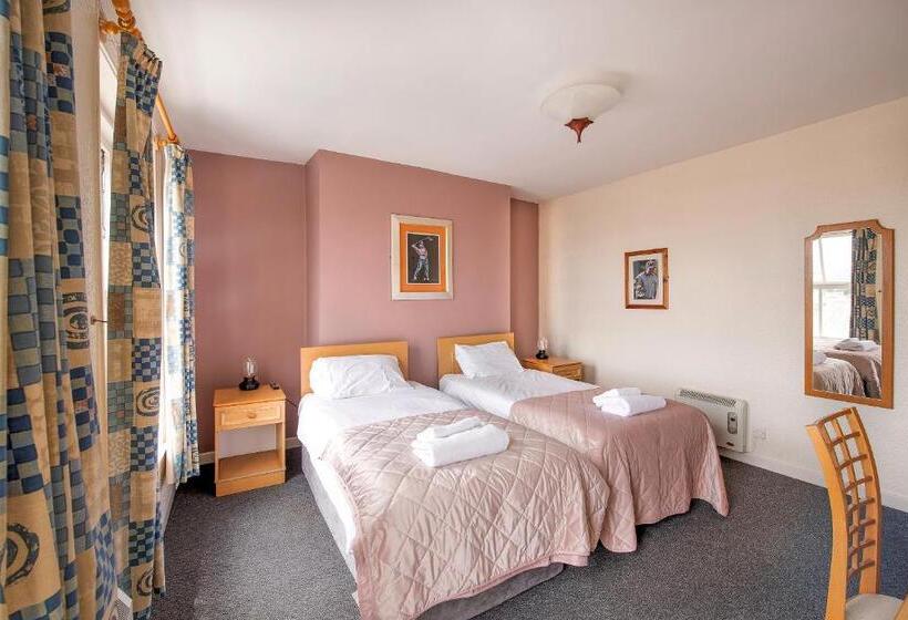 Отель The Victoria