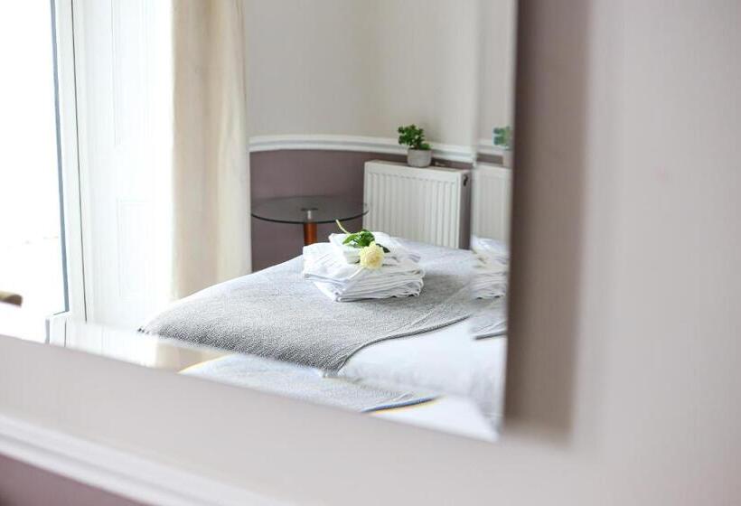 בית מלון כפרי The Wellington