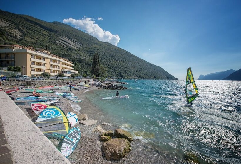 בית מלון כפרי Torbole Apart