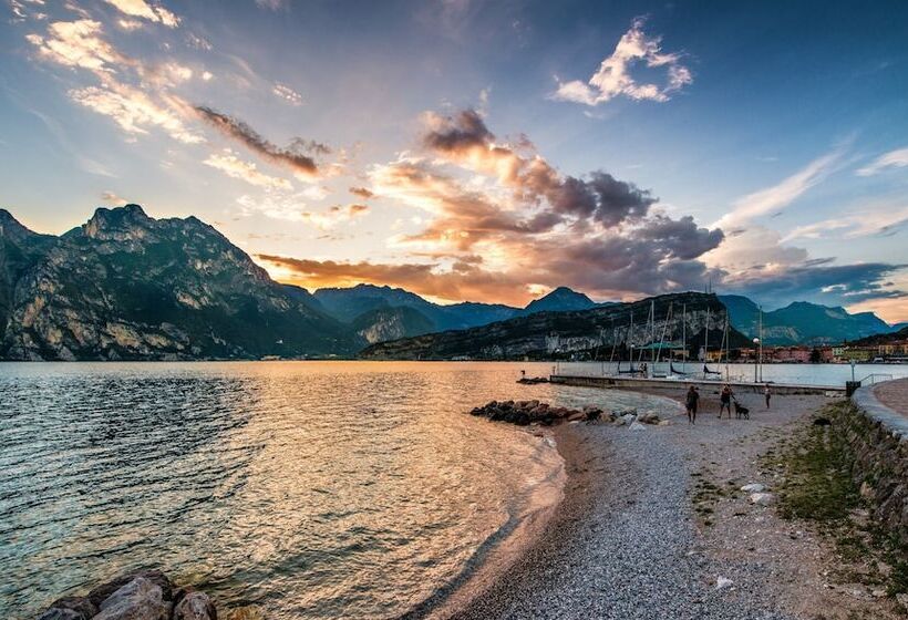 בית מלון כפרי Torbole Apart