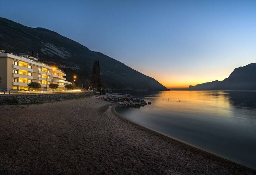 בית מלון כפרי Torbole Apart