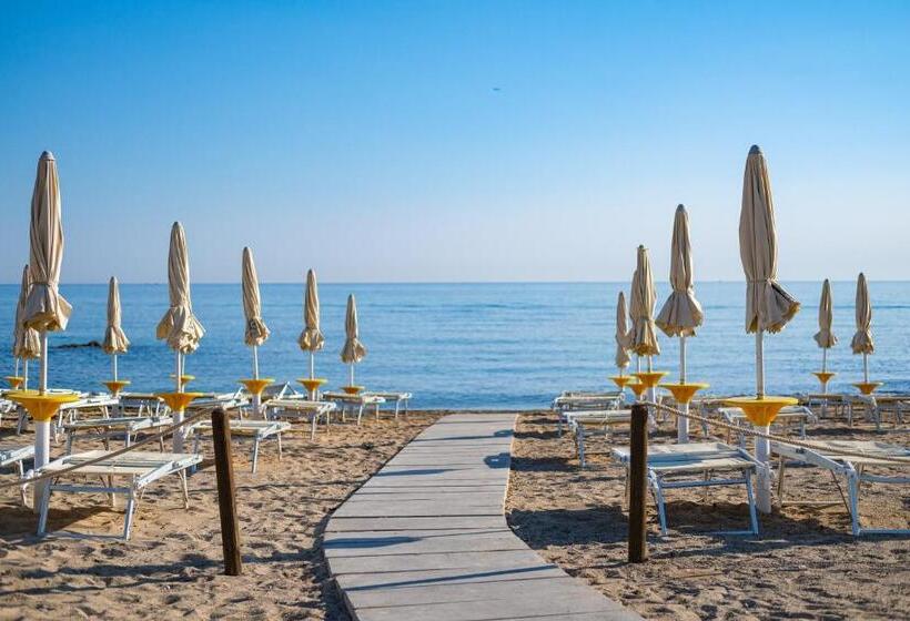 Отель Torre Guaceto Greenblu Resort