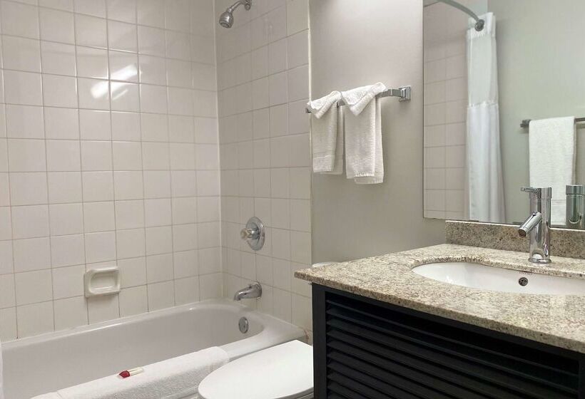 فندق Travelodge By Wyndham Miramichi New Brunswick