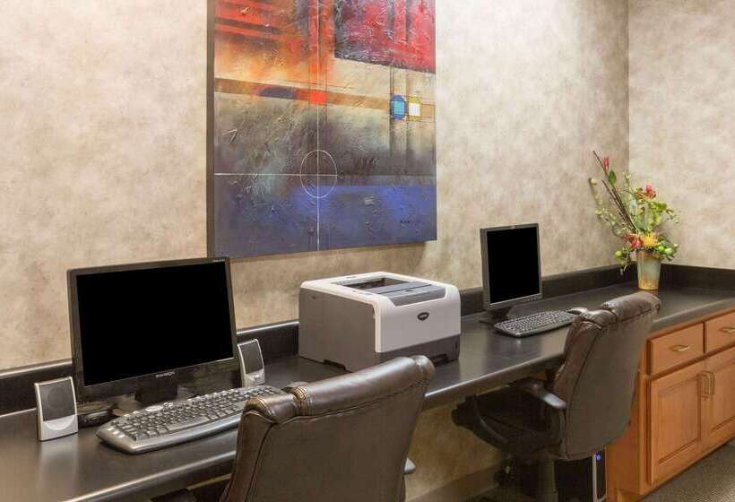 فندق Spark By Hilton Tupelo