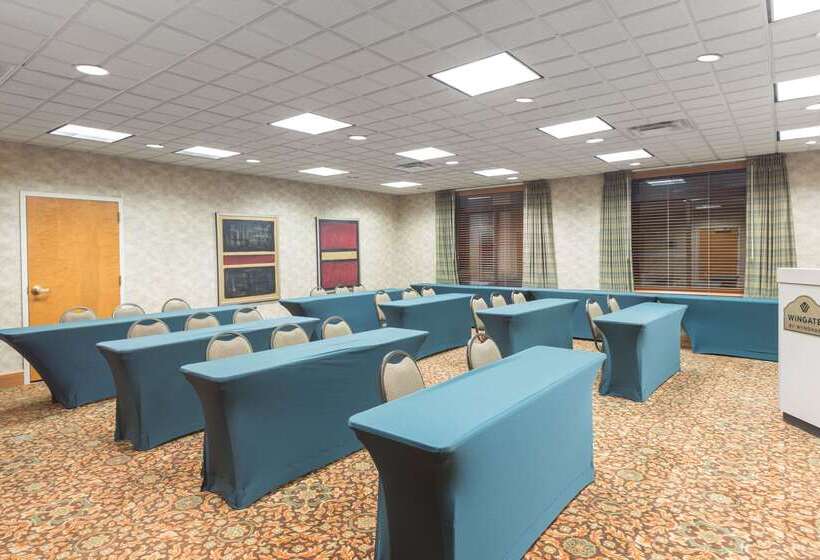 فندق Spark By Hilton Tupelo