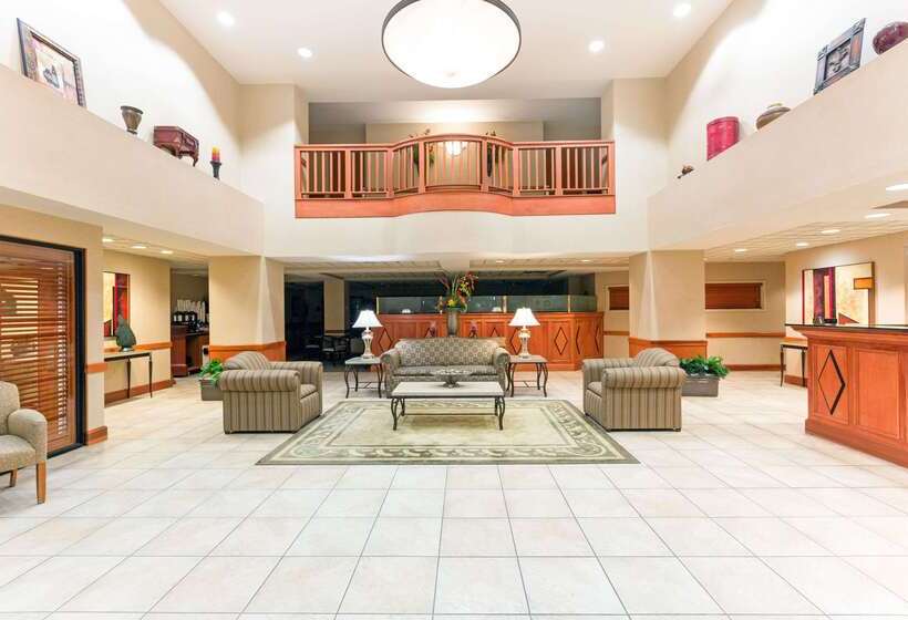 فندق Spark By Hilton Tupelo