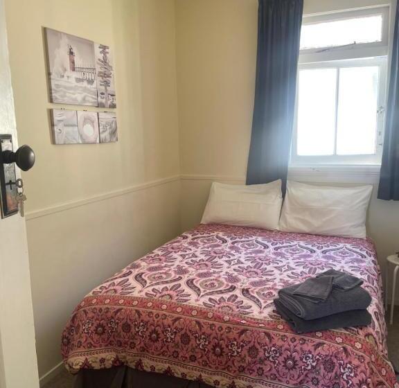 הוסטל Coastal Accommodation