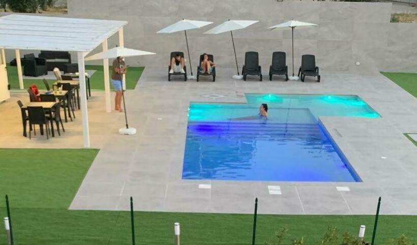 B&b Villa Luja Resort