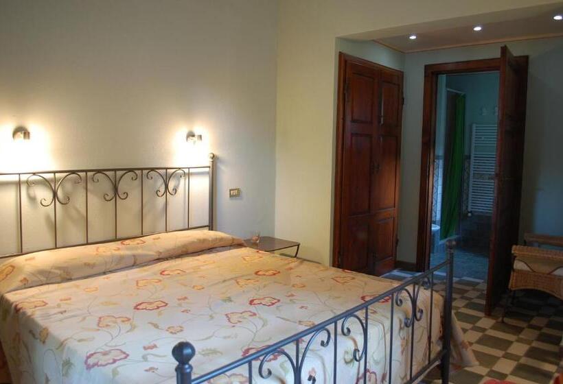 تختخواب و صبحانه Il Pino