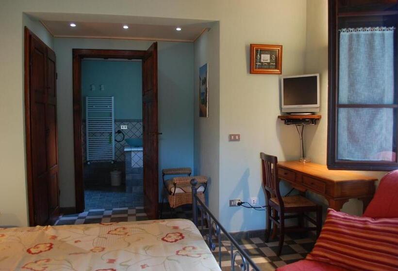 تختخواب و صبحانه Il Pino