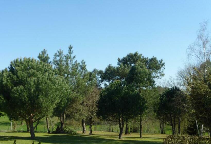 ベッドアンドブレックファースト Les Pins Perdus