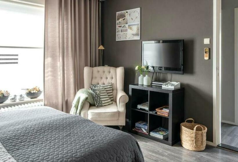 Bed and Breakfast Suite 16