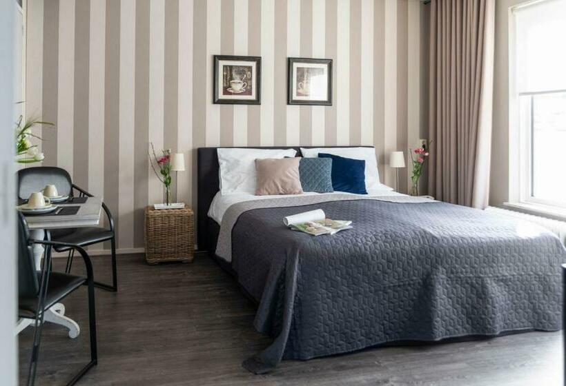 Bed and Breakfast Suite 16