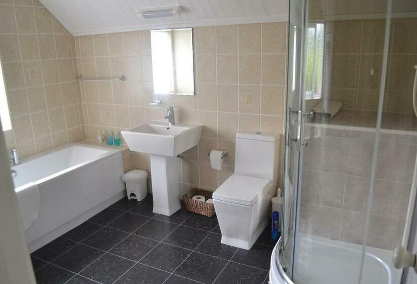 تختخواب و صبحانه The Lilacs