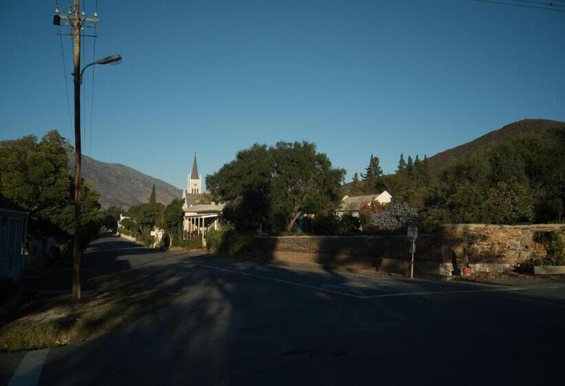 민박 The Whitehouse