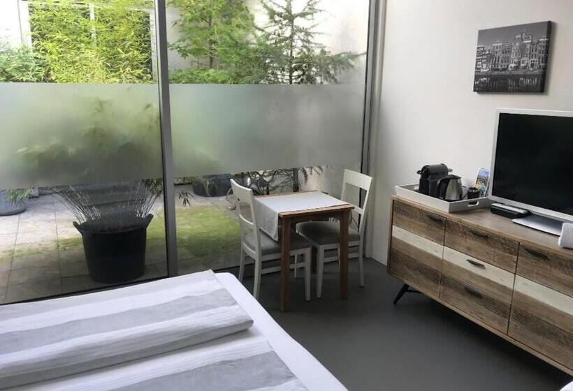 تختخواب و صبحانه Villa Yburg