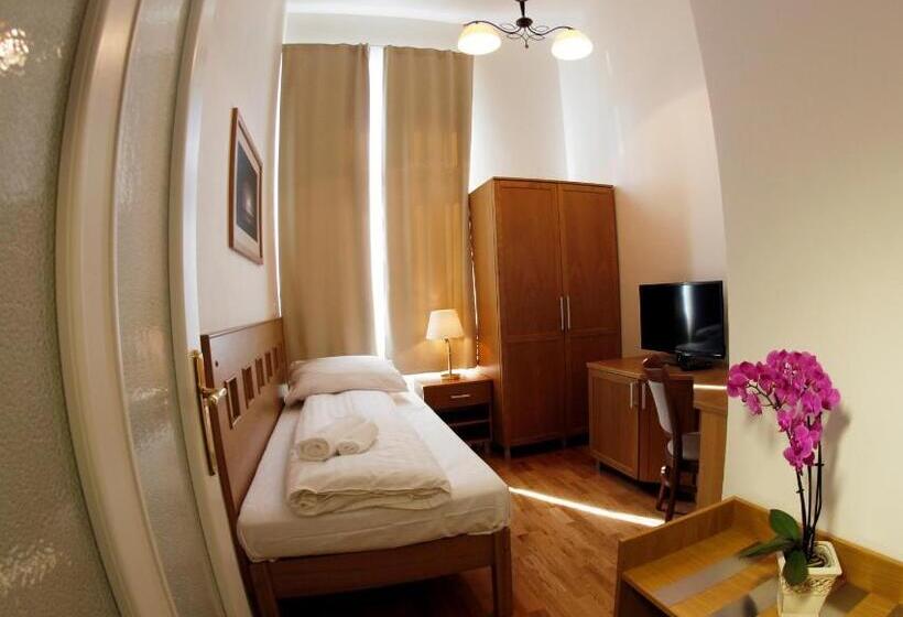 호텔 Pod Zeleným Dubem