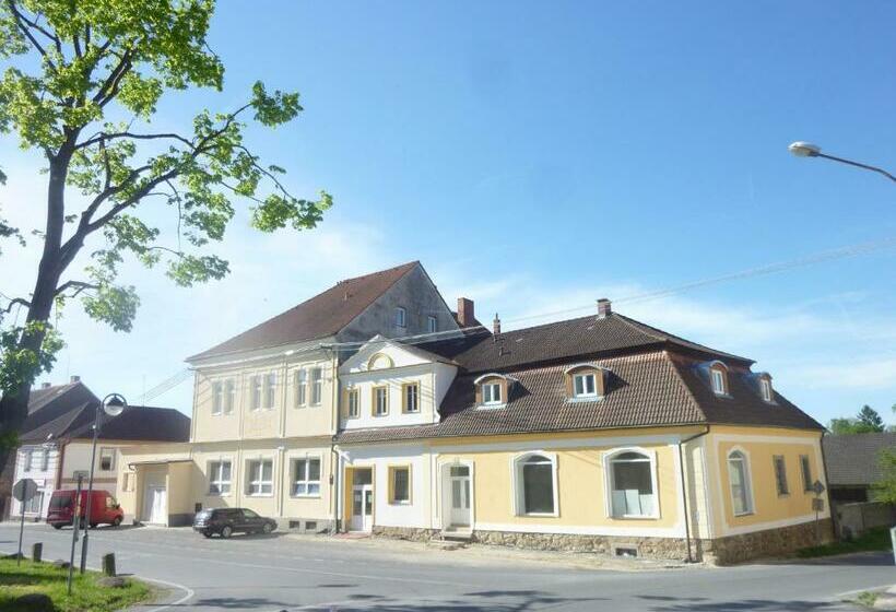 ペンション Guest House U Zlatého Jelena