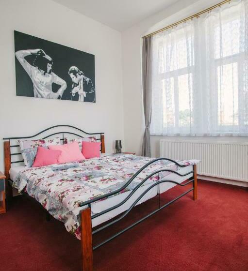 ペンション Guest House U Zlatého Jelena