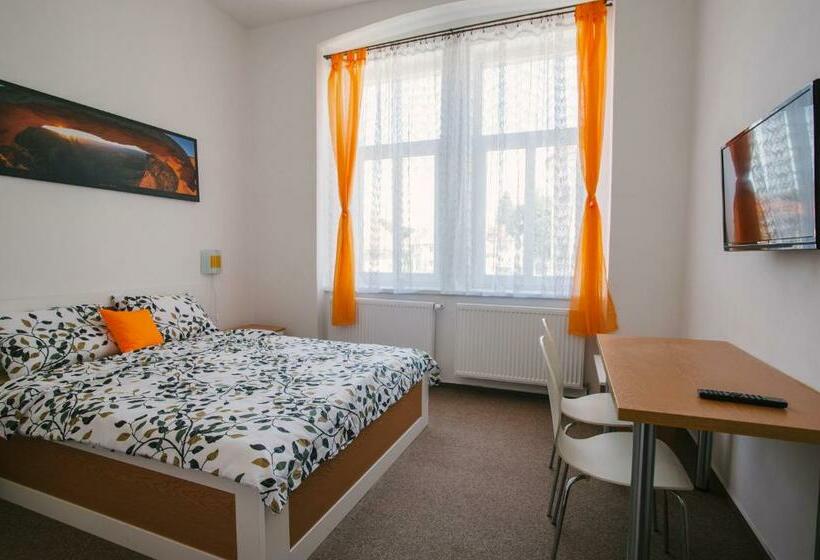 ペンション Guest House U Zlatého Jelena