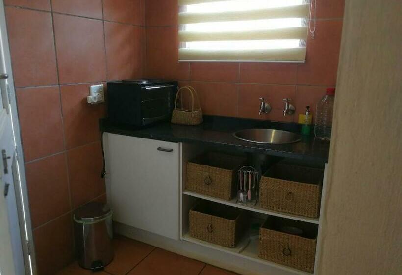 פנסיון The Fever Tree Guest House