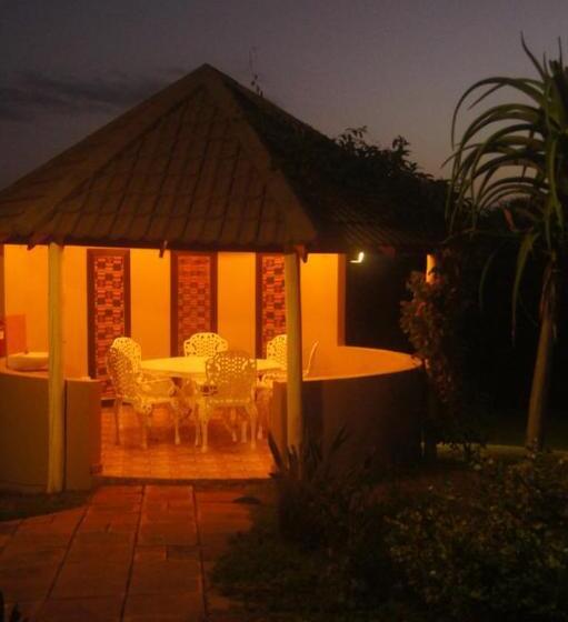 פנסיון The Fever Tree Guest House