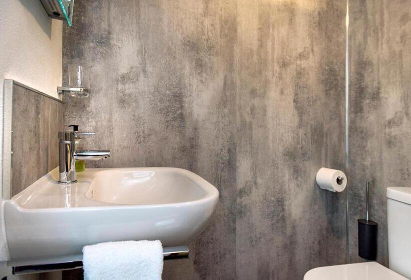 The White Cottage B&b