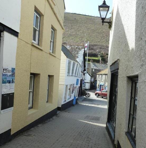 The White Cottage B&b