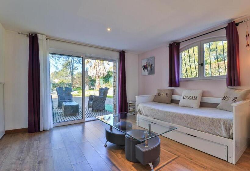 住宿加早餐  Bastide De L Ovalie