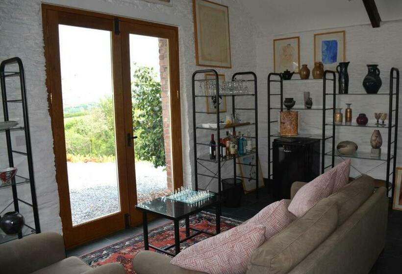 צימר Kerswell Farmhouse