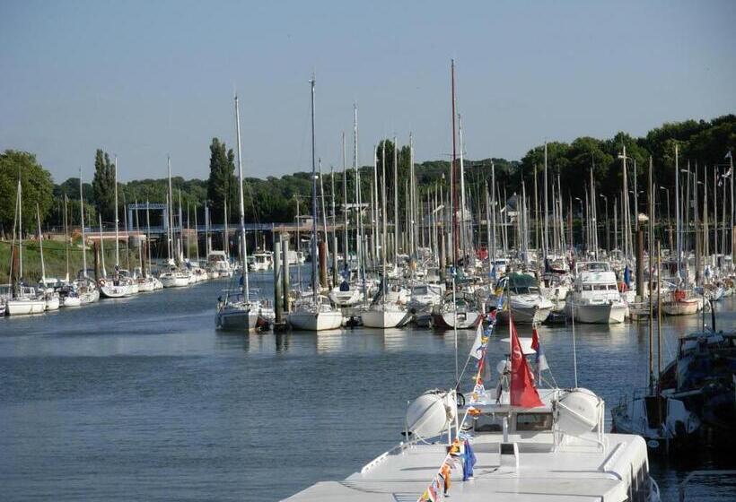 مبيت وإفطار Les Chambres D Ebalet