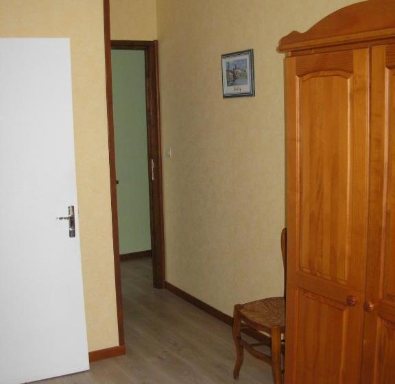 مبيت وإفطار Les Chambres D Ebalet