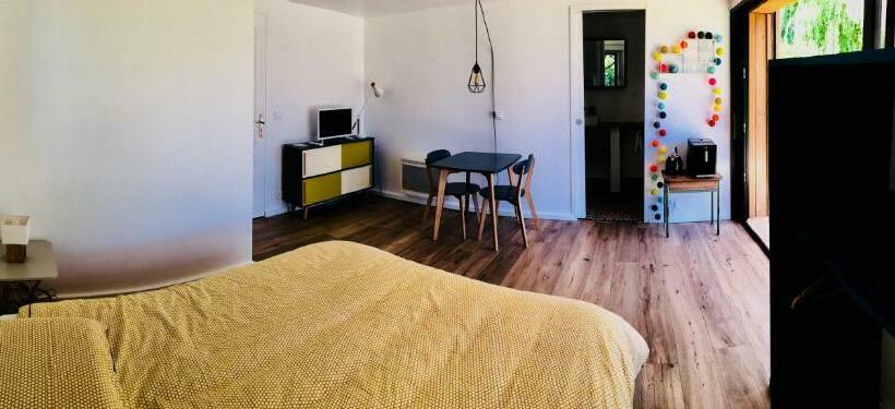 住宿加早餐  Les Chambres D Hôtes De Bordustard