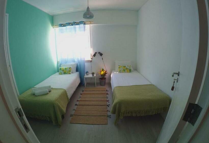 ベッドアンドブレックファースト Lisbon Waves Surf Lodge