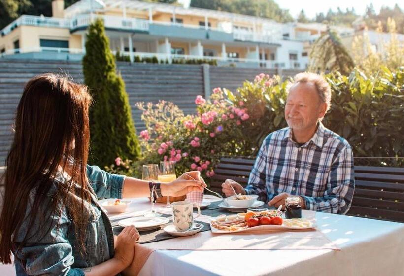 민박 Rooms 73   Helga Bartos