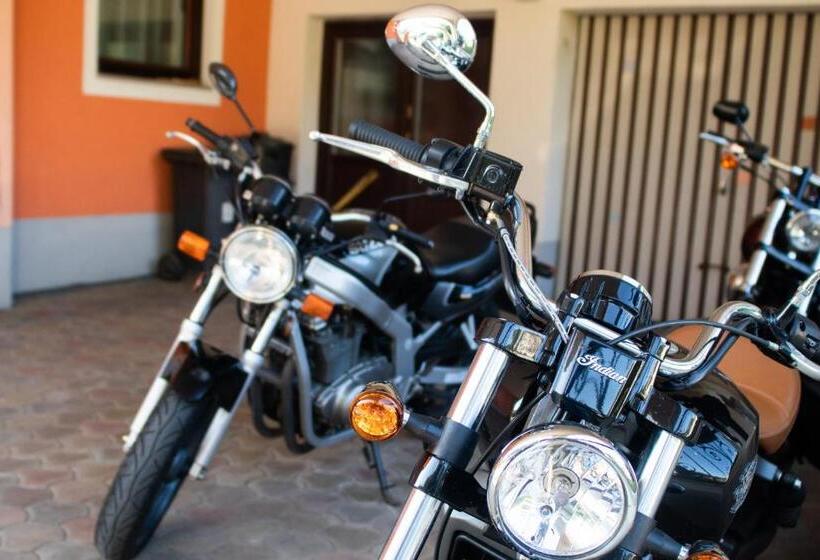 민박 Rooms 73   Helga Bartos