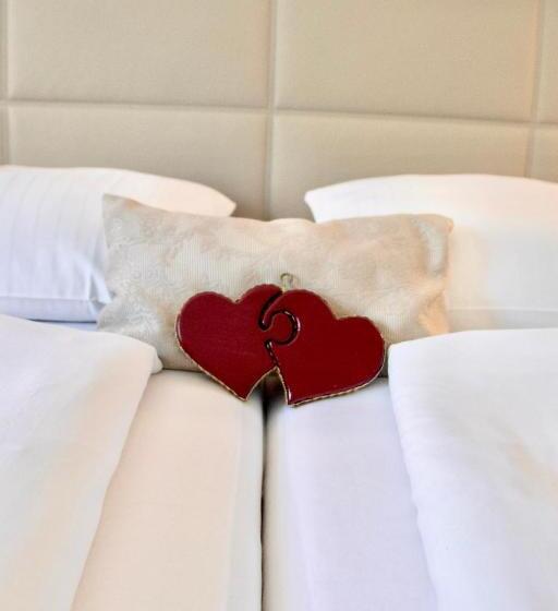 민박 Rooms 73   Helga Bartos