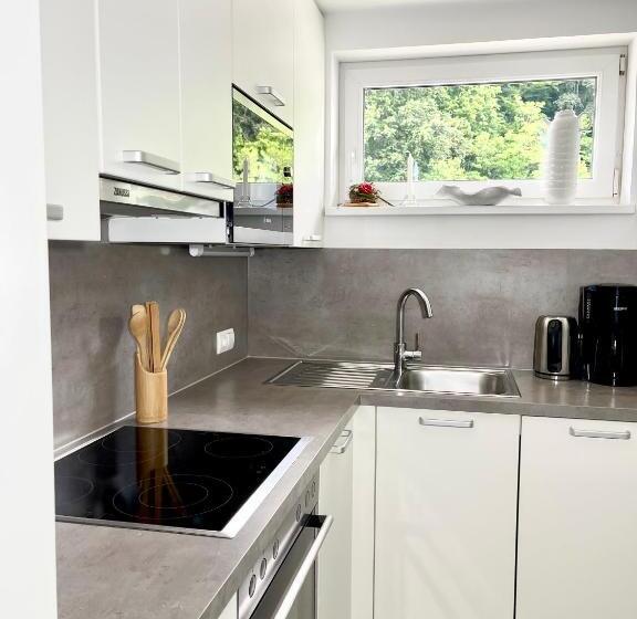 민박 Rooms 73   Helga Bartos