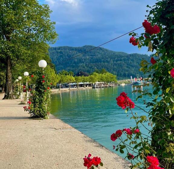 민박 Rooms 73   Helga Bartos