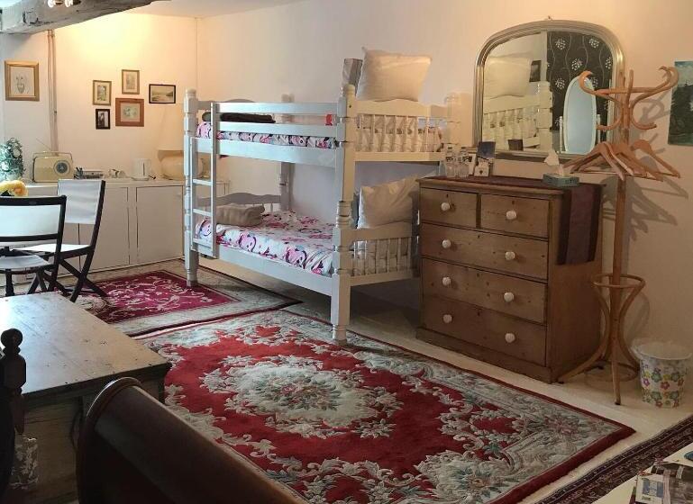 민박 Wisteria House