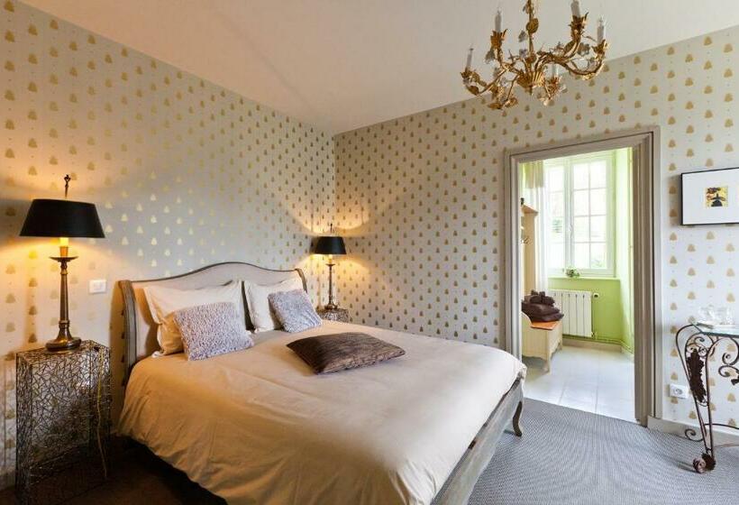 פנסיון A L Ombre Du Château