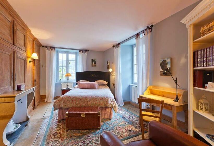 פנסיון A L Ombre Du Château