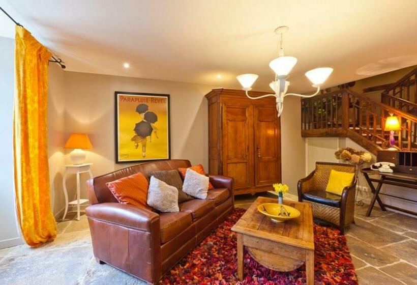 פנסיון A L Ombre Du Château