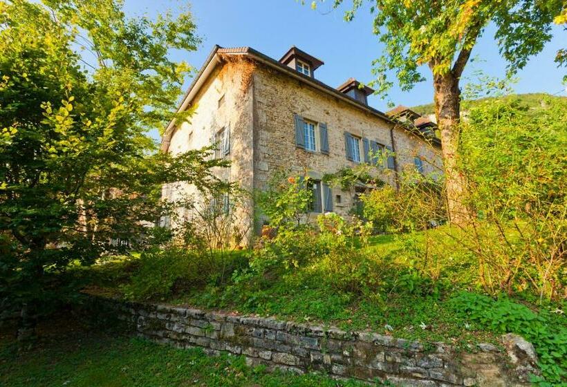 بنسيون A L Ombre Du Château